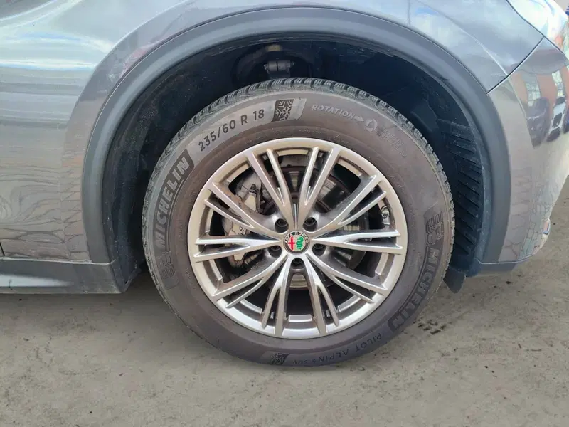 Alfa Romeo Stelvio usata a Pistoia (14)