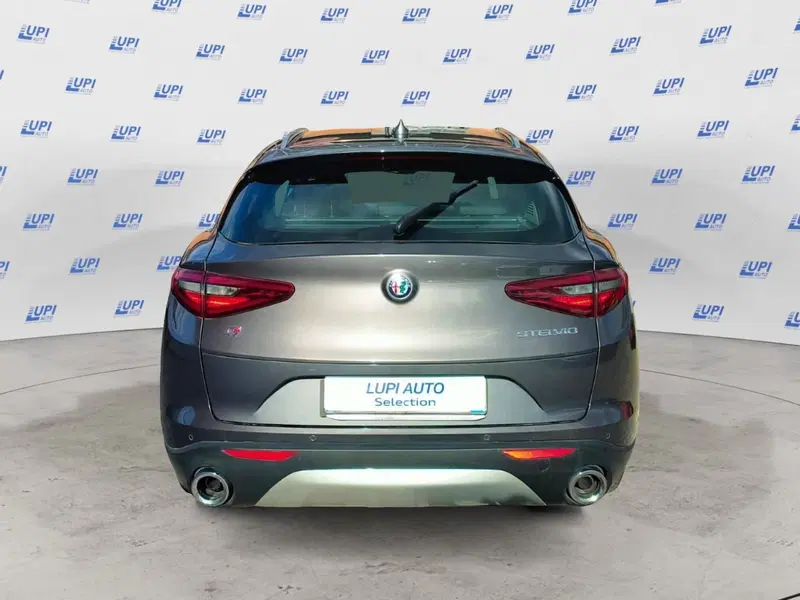 Alfa Romeo Stelvio usata a Pistoia (3)