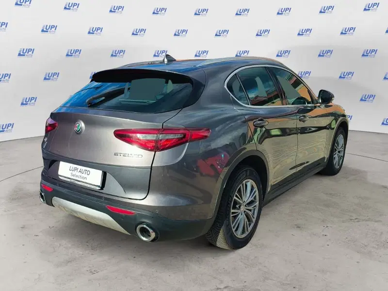 Alfa Romeo Stelvio usata a Pistoia (4)