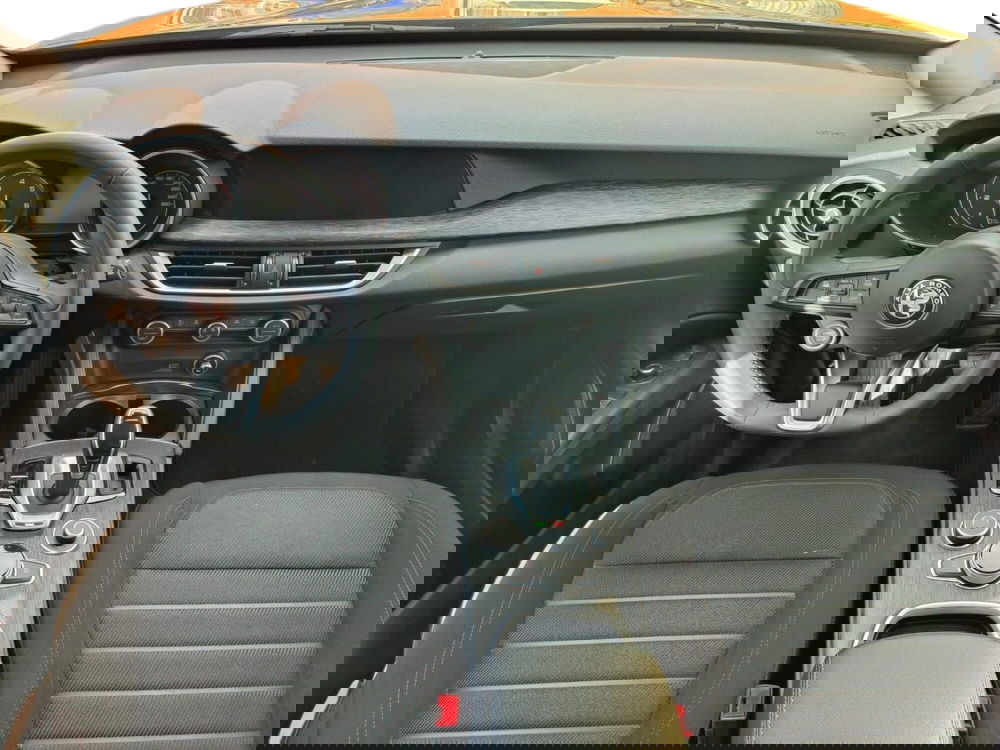 Alfa Romeo Stelvio usata a Pistoia (9)