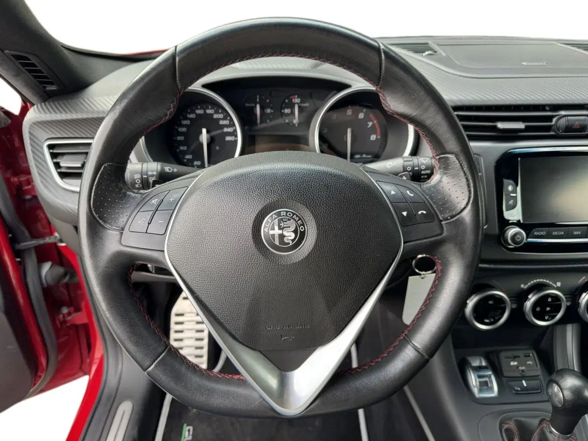 Alfa Romeo Giulietta usata a Pistoia (17)