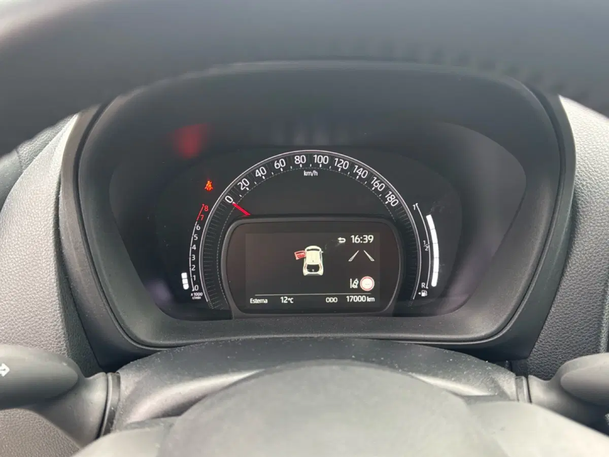 Toyota Aygo X usata a Ferrara (14)