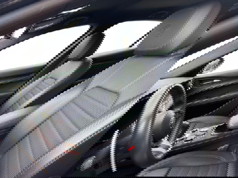 Alfa Romeo Stelvio usata a Pescara (11)