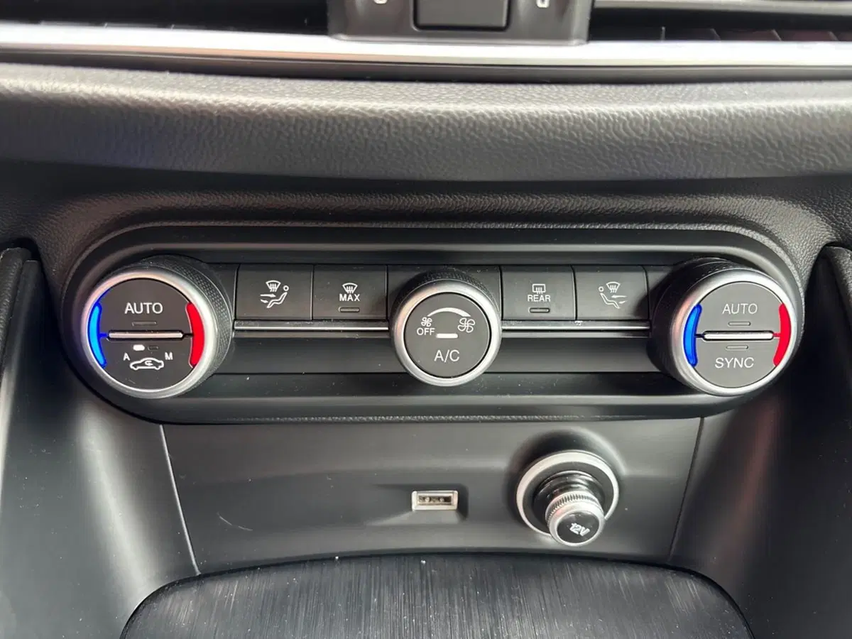Alfa Romeo Stelvio usata a Pescara (14)