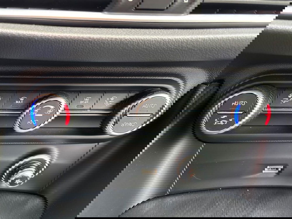 Alfa Romeo Stelvio usata a Pescara (14)