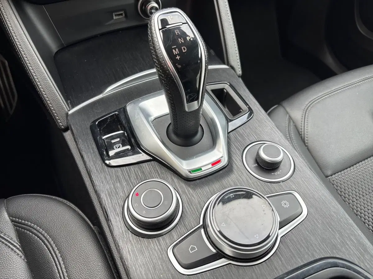 Alfa Romeo Stelvio usata a Pescara (15)