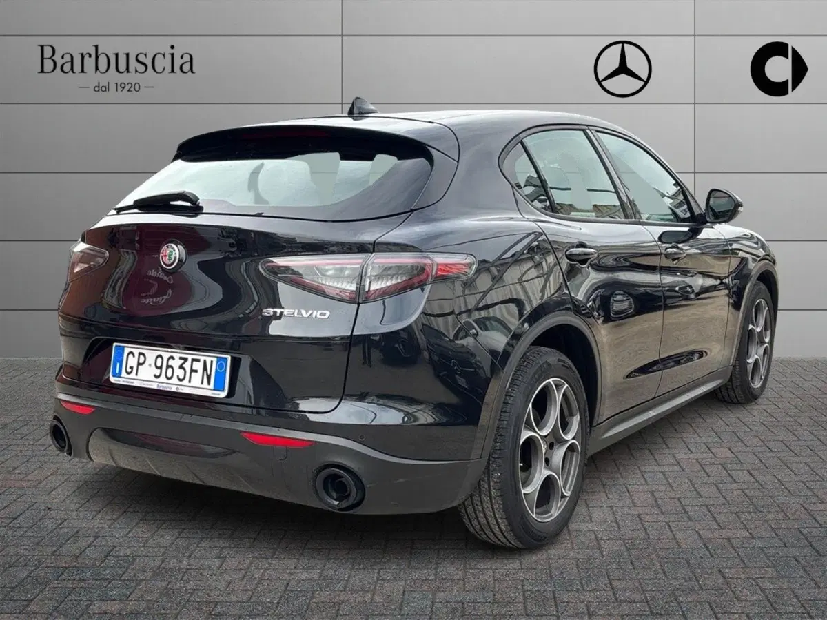 Alfa Romeo Stelvio usata a Pescara (3)