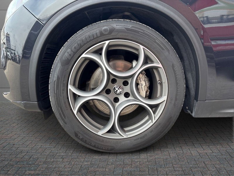 Alfa Romeo Stelvio usata a Pescara (6)