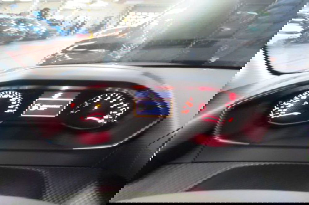 Peugeot 208 nuova a Milano (11)