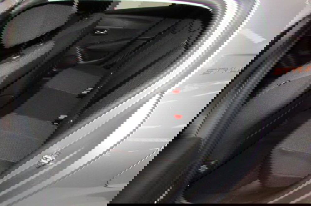 Peugeot 208 nuova a Milano (12)