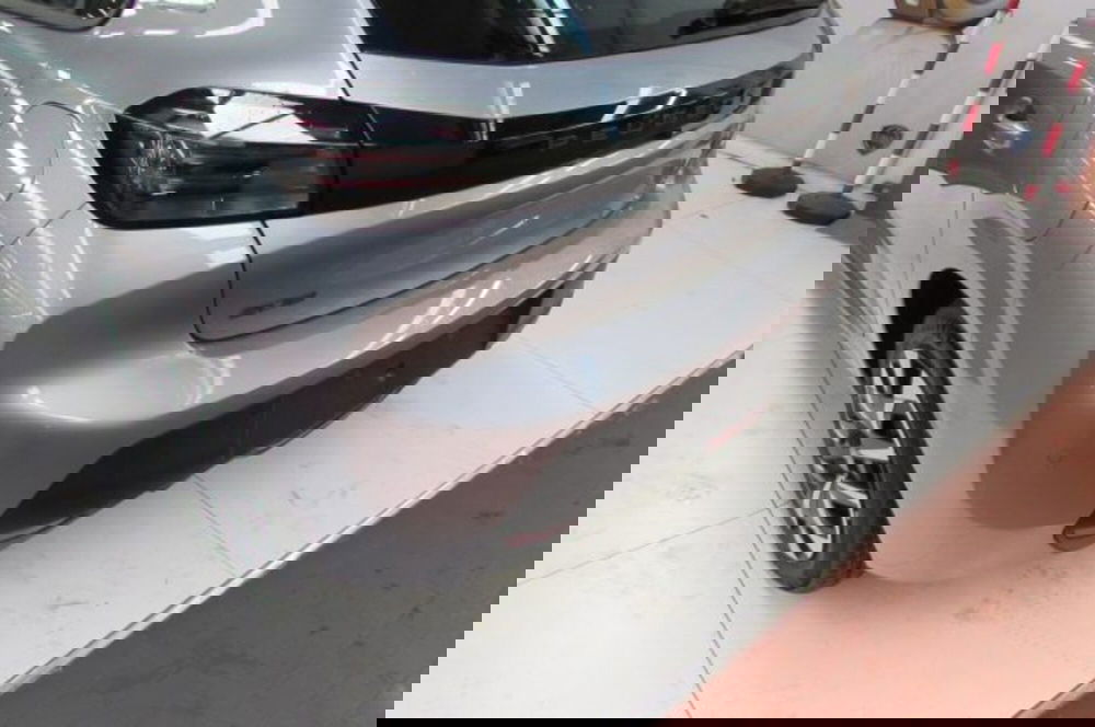 Peugeot 208 nuova a Milano (14)