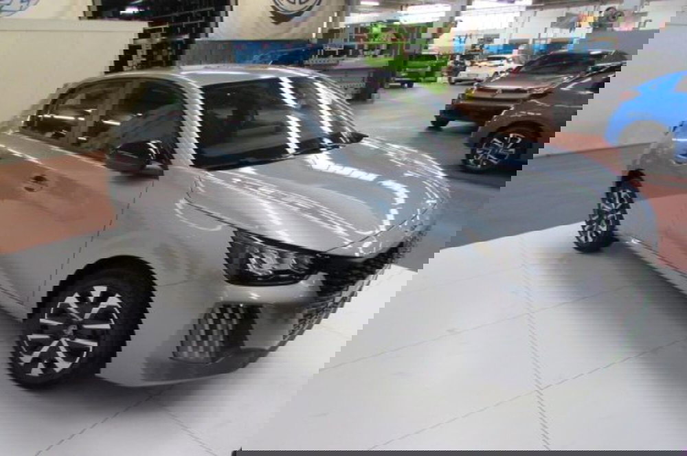 Peugeot 208 nuova a Milano (2)