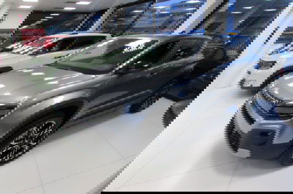 Jeep Avenger nuova a Milano