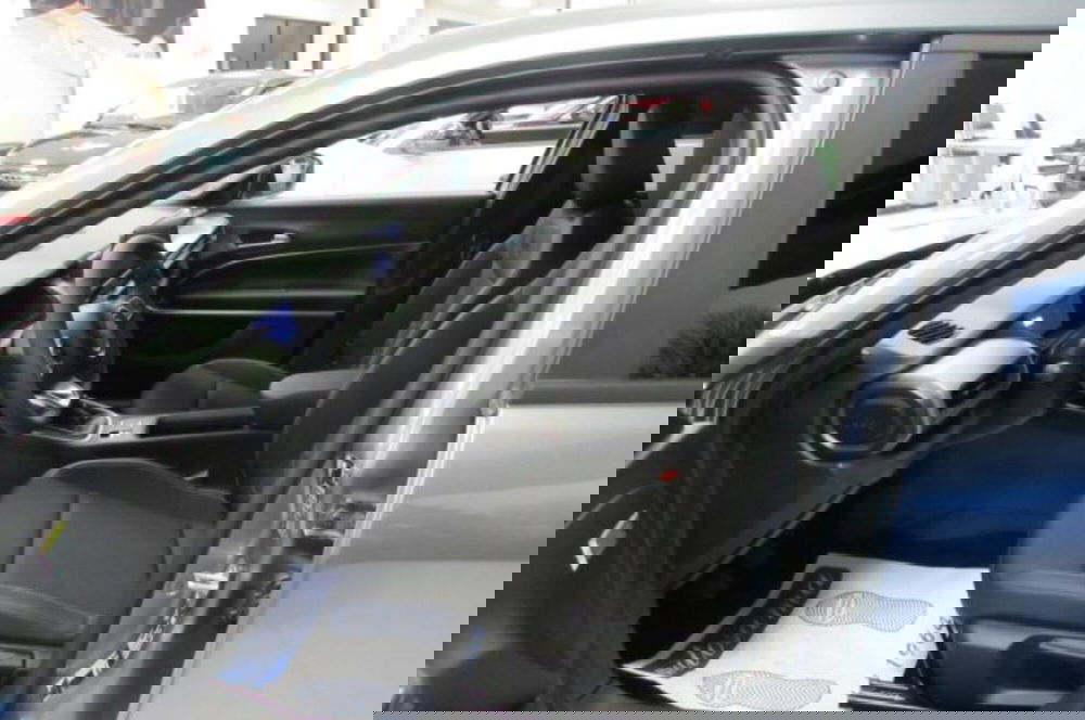 Jeep Avenger nuova a Milano (5)