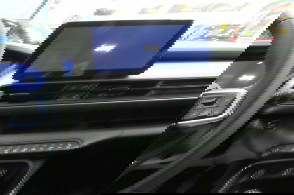 Jeep Avenger nuova a Milano (7)