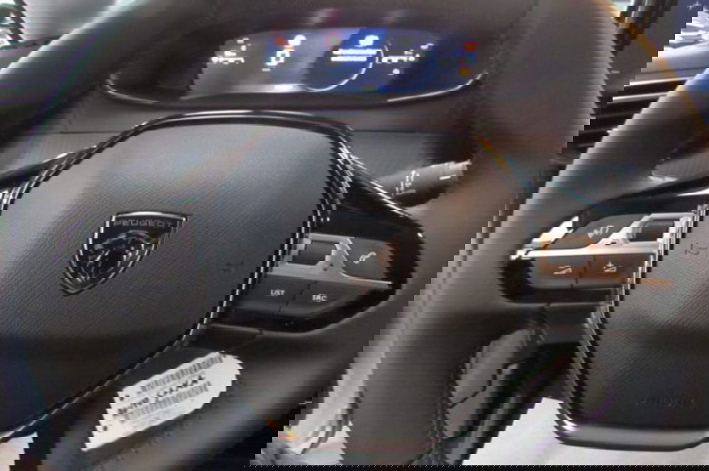 Peugeot 208 nuova a Milano (12)