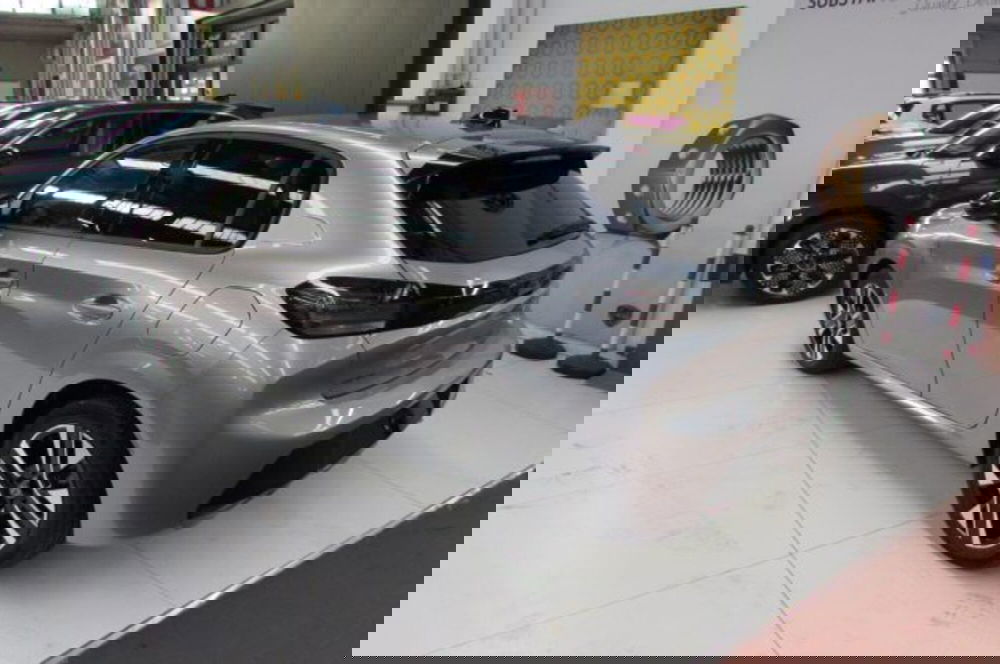 Peugeot 208 nuova a Milano (3)