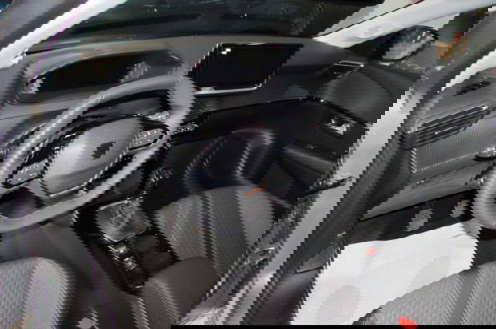 Peugeot 208 nuova a Milano (7)