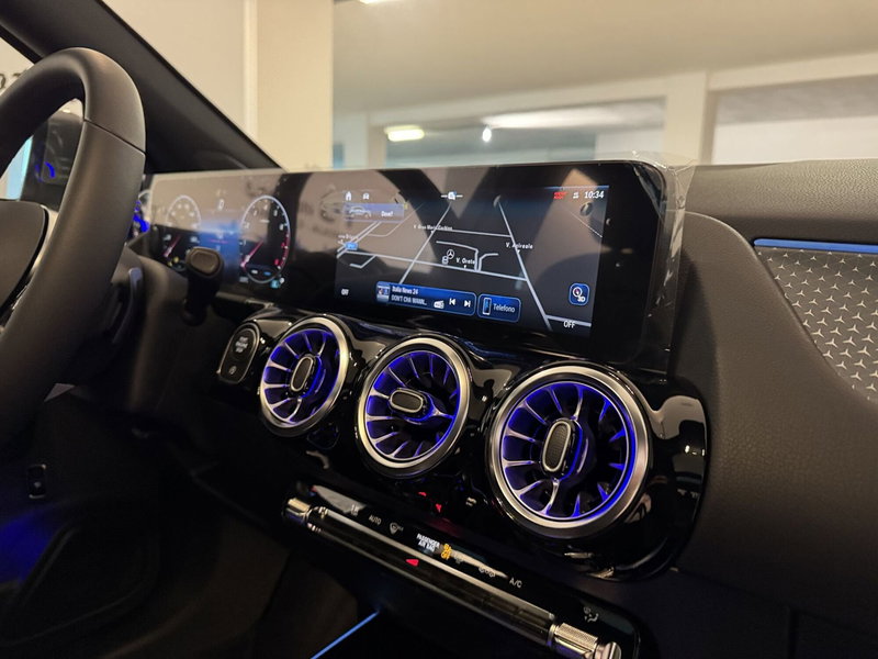 Mercedes-Benz GLA SUV nuova a Messina (13)