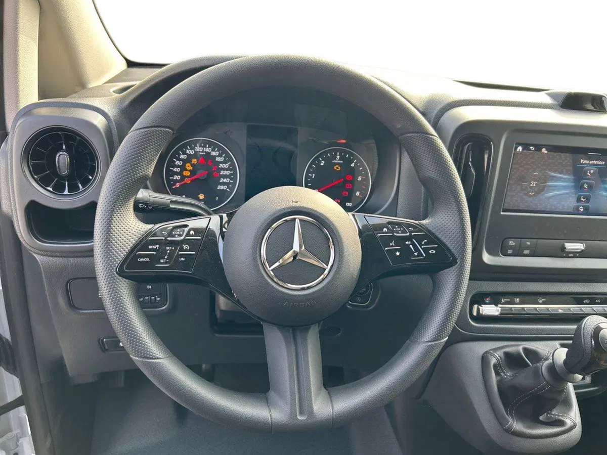 Mercedes-Benz Sprinter nuova a Milano (11)
