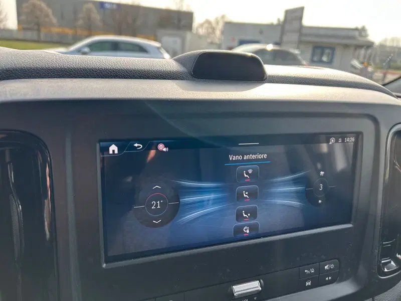 Mercedes-Benz Sprinter nuova a Milano (14)
