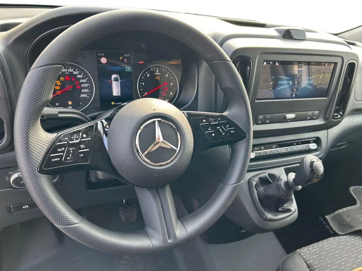 Mercedes-Benz Sprinter nuova a Milano (9)