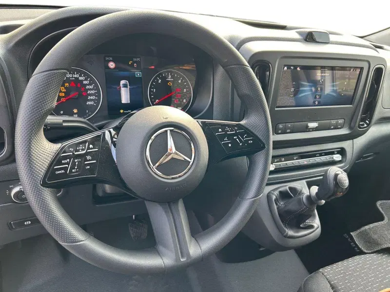 Mercedes-Benz Sprinter nuova a Milano (9)