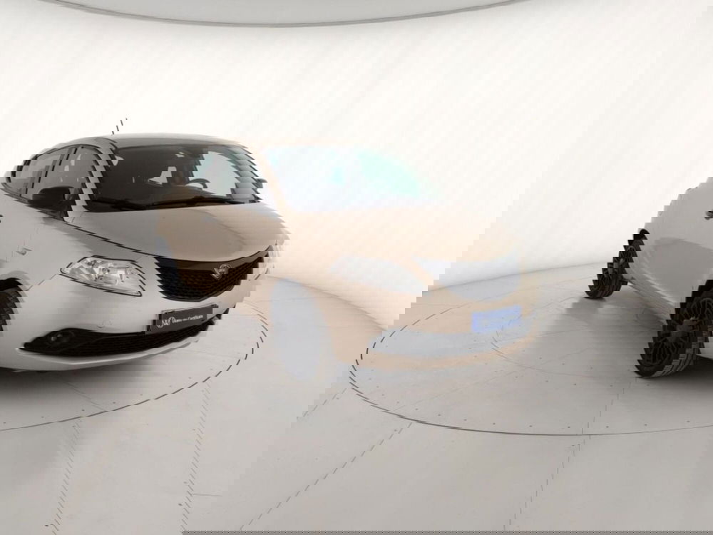 Lancia Ypsilon usata a La Spezia (4)