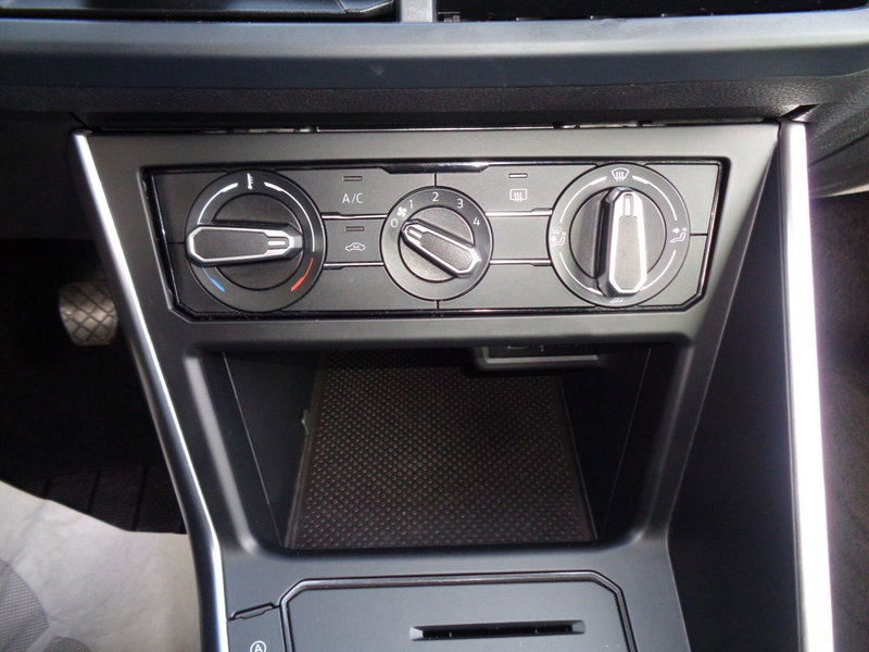 Volkswagen Taigo usata a Treviso (16)