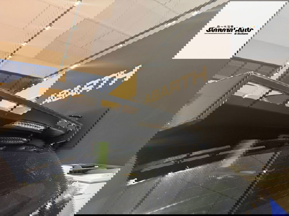 Abarth 600e nuova a Lucca (11)