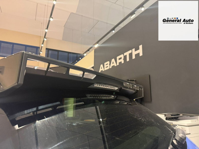 Abarth 600e nuova a Lucca (11)