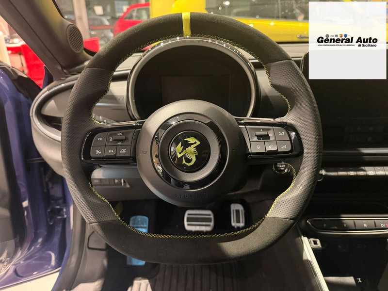 Abarth 600e nuova a Lucca (13)