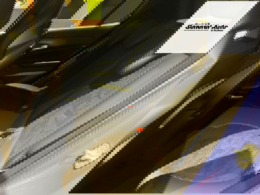 Abarth 600e nuova a Lucca (15)