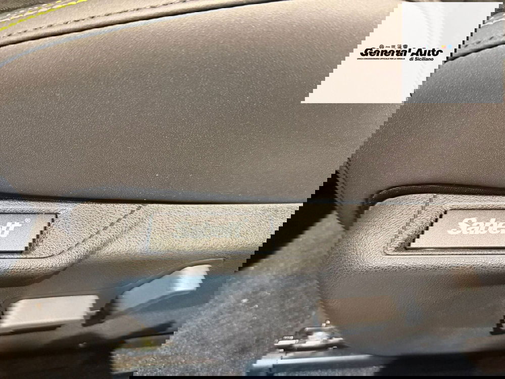 Abarth 600e nuova a Lucca (16)