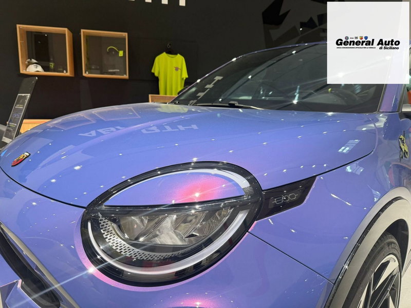 Abarth 600e nuova a Lucca (2)