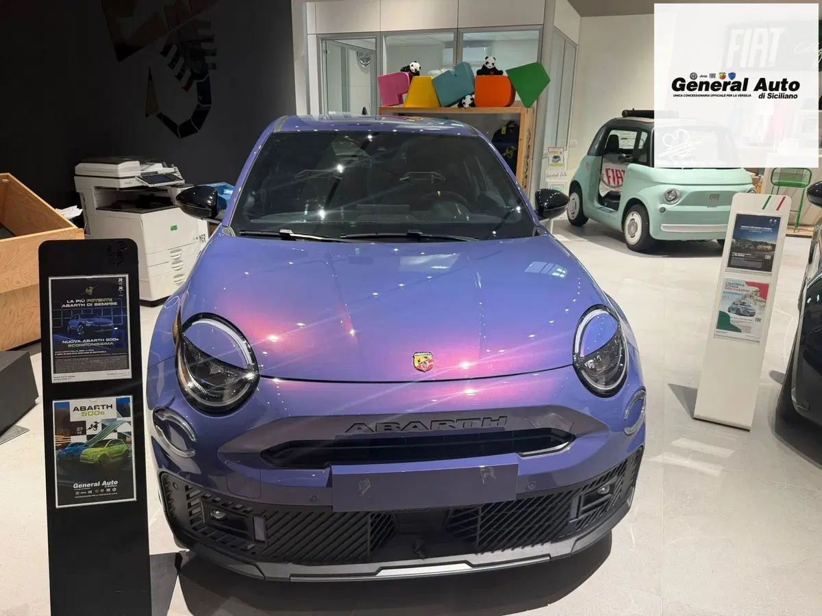 Abarth 600e nuova a Lucca (3)