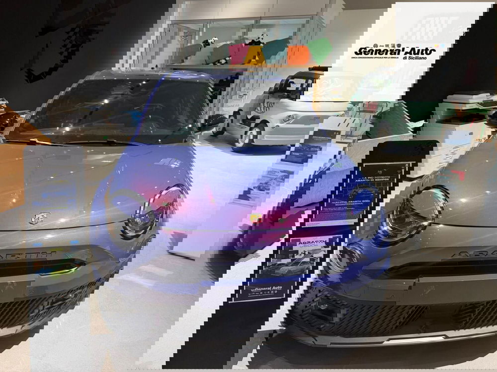 Abarth 600e nuova a Lucca (3)