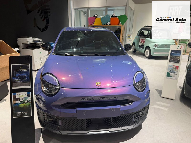 Abarth 600e nuova a Lucca (3)