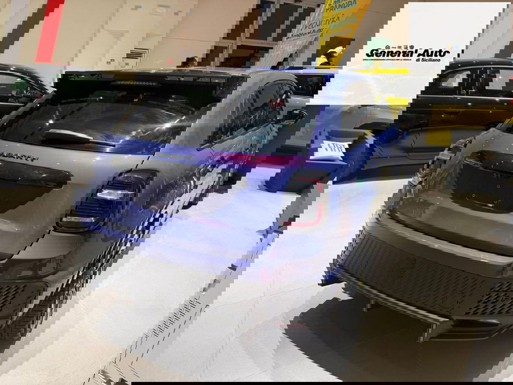 Abarth 600e nuova a Lucca (7)