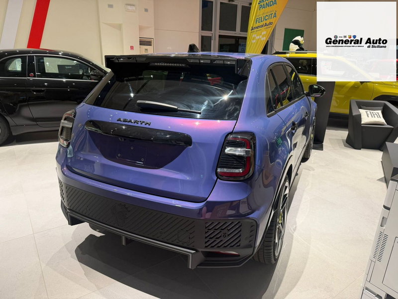 Abarth 600e nuova a Lucca (7)