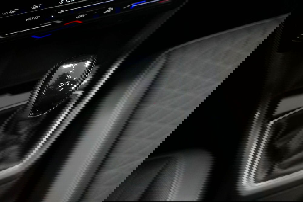 Volkswagen T-Cross usata a Varese (18)