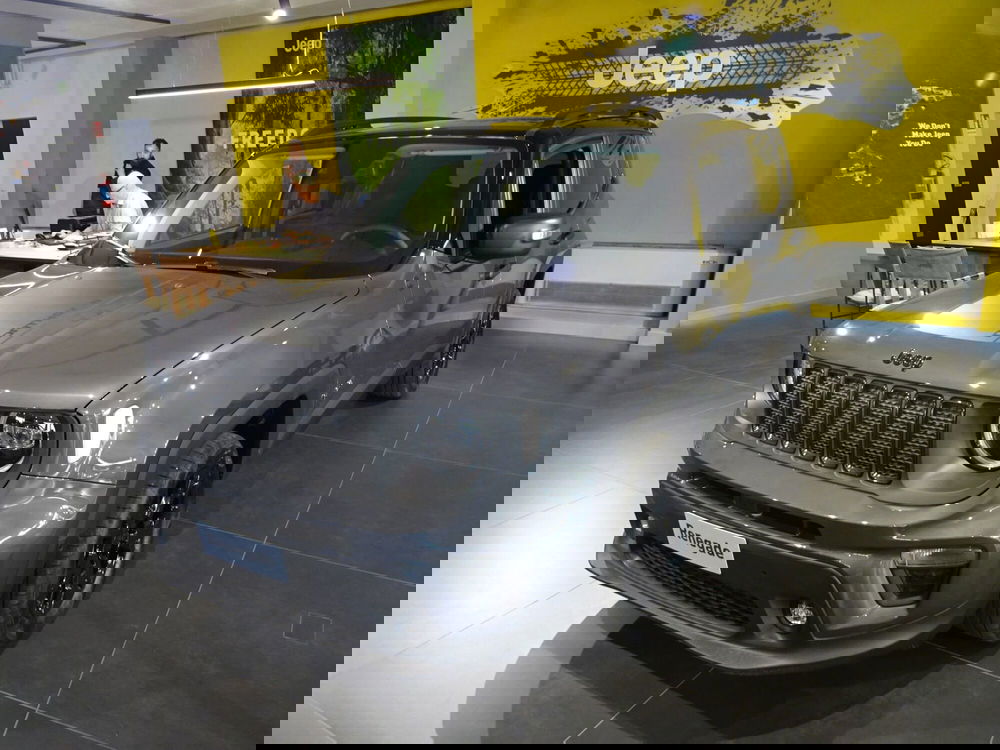 Jeep Renegade nuova a Lucca