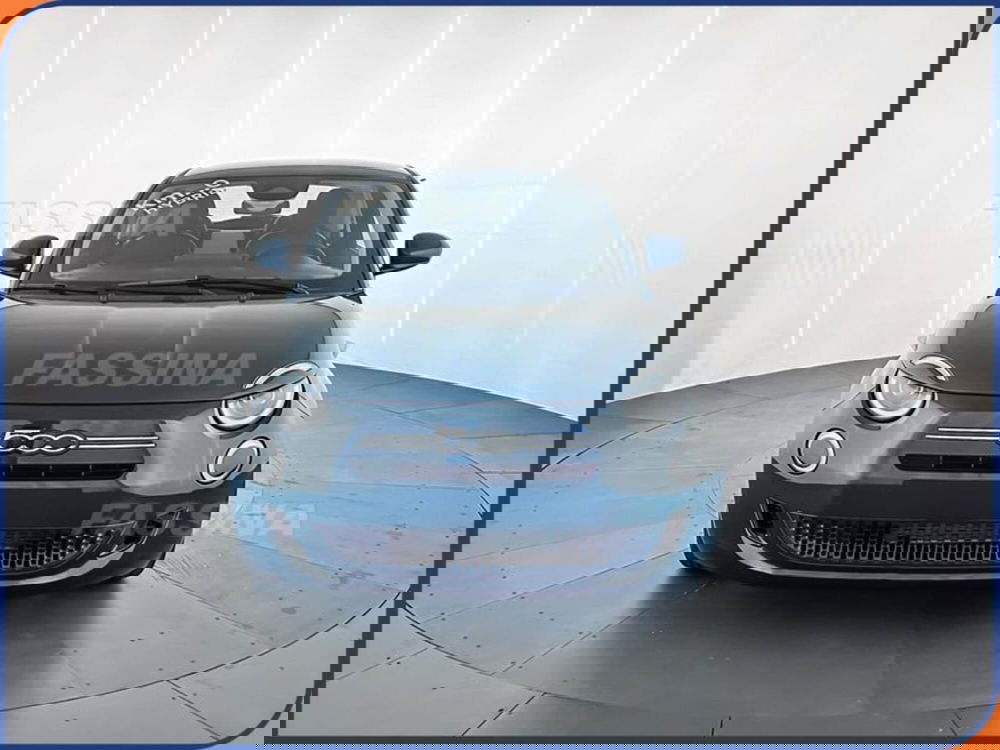 Fiat 500 nuova a Milano (2)