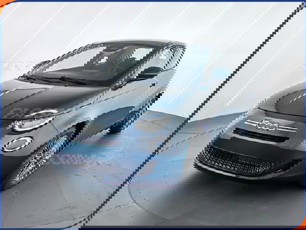 Fiat 500 nuova a Milano (3)