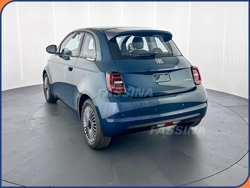 Fiat 500 nuova a Milano (4)