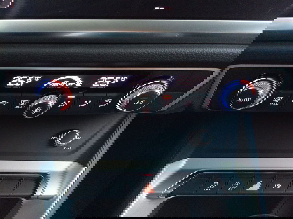 Audi Q3 Sportback usata a Bari (8)