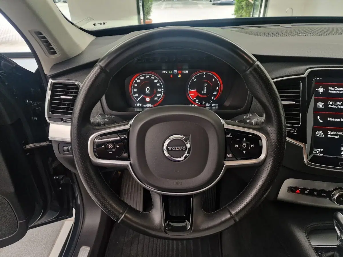 Volvo XC90 usata a Verbano Cusio Ossola (12)