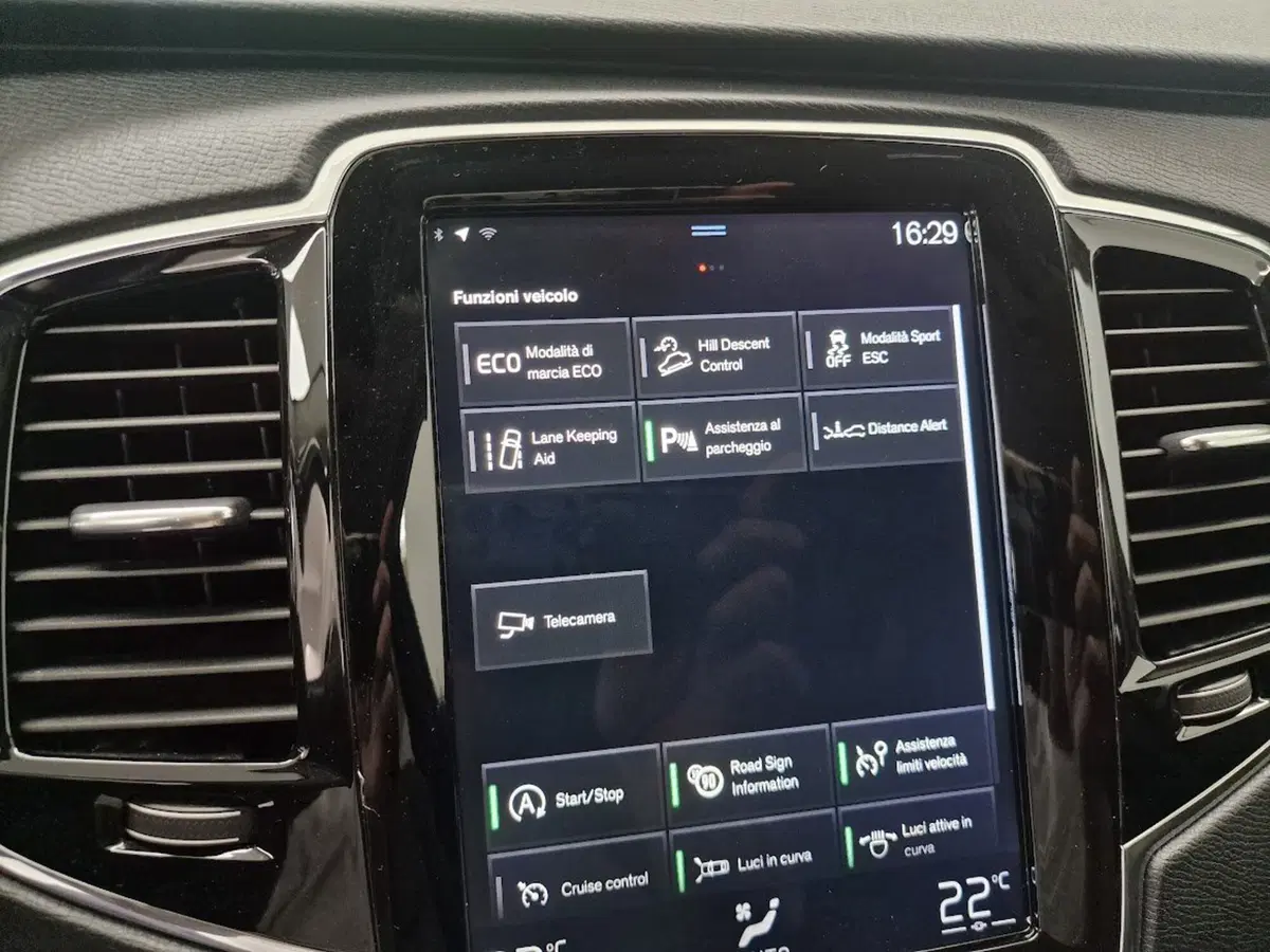 Volvo XC90 usata a Verbano Cusio Ossola (15)