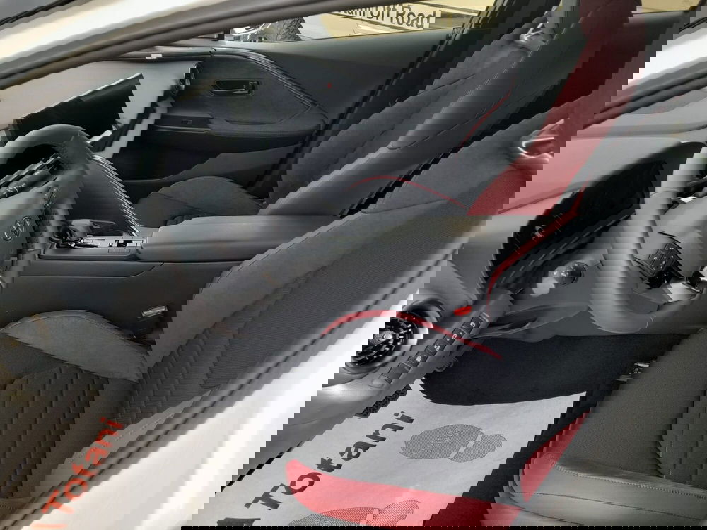 Toyota Toyota C-HR nuova a L'Aquila (14)