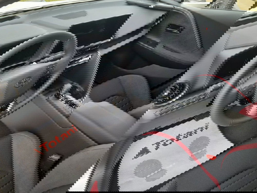 Toyota Toyota C-HR nuova a L'Aquila (15)